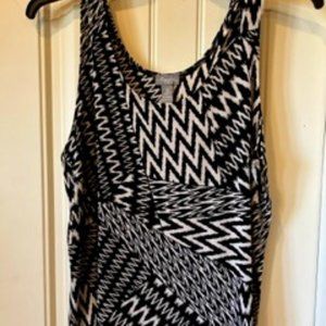 Chico's Travelers 3 Stretchy Tank top, Zig Zag pattern Black/White